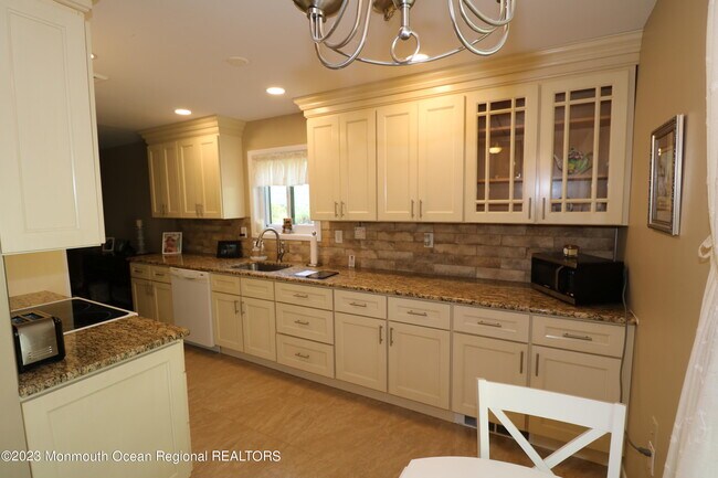Building Photo - 132 Amberly Dr