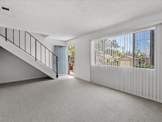 Building Photo - 2210 Gaviota Ave