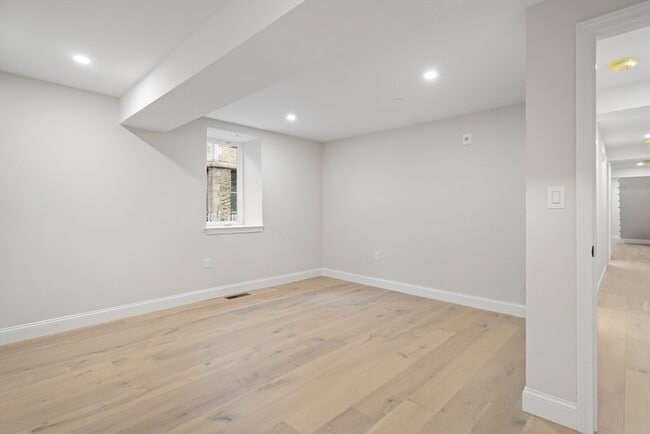 Building Photo - 59 Nottinghill Rd