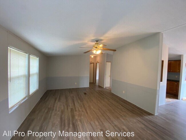 Building Photo - 3 br, 2 bath House - 404 Red Bud Lane