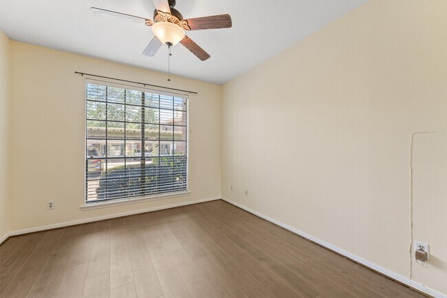 Foto del edificio - 8055 Cambridge St