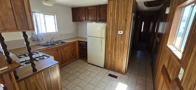 Building Photo - 324 W Blanco Blvd