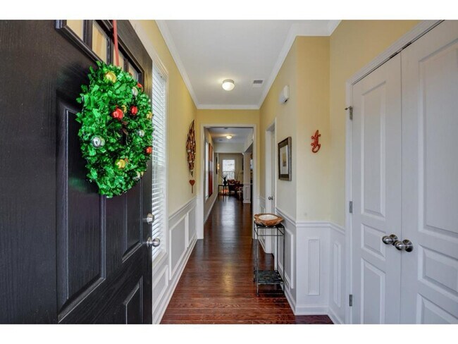 Foto del edificio - 6035 Falls Landing Dr