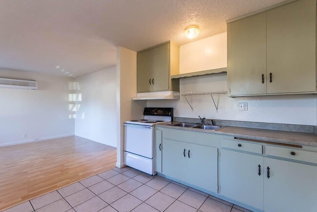 Building Photo - 1075 Le Brun Ln