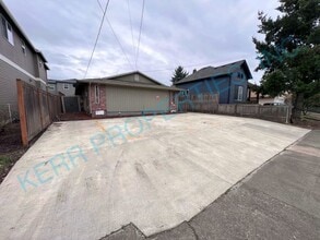 Building Photo - 602 NE Jessup St