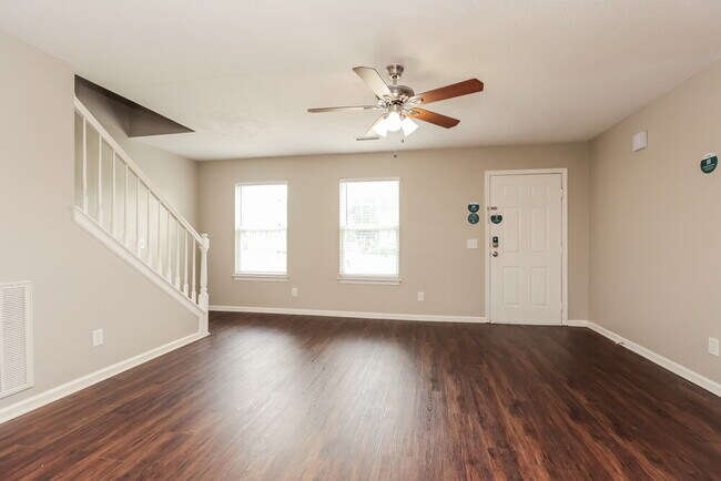 Foto del edificio - 222 Hermitage Dr