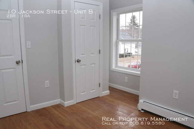 Building Photo - 2 Bedroom Duplex- Great Location!