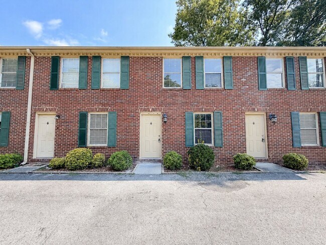Building Photo - 2827 Dayton Blvd