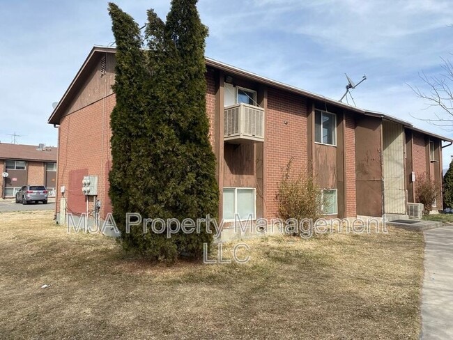 Building Photo - 2517 S Lakecrest St