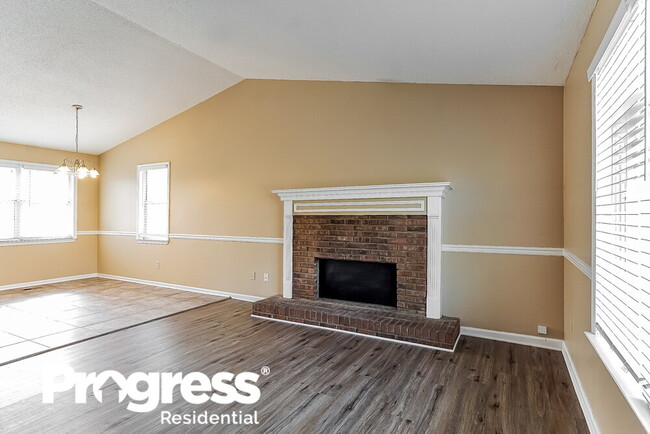 Foto del edificio - 5811 Willow Crest Dr