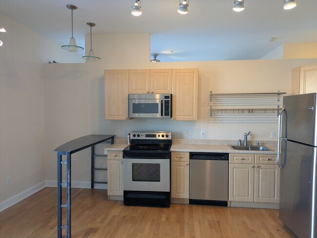 Building Photo - 5677 Park Pl