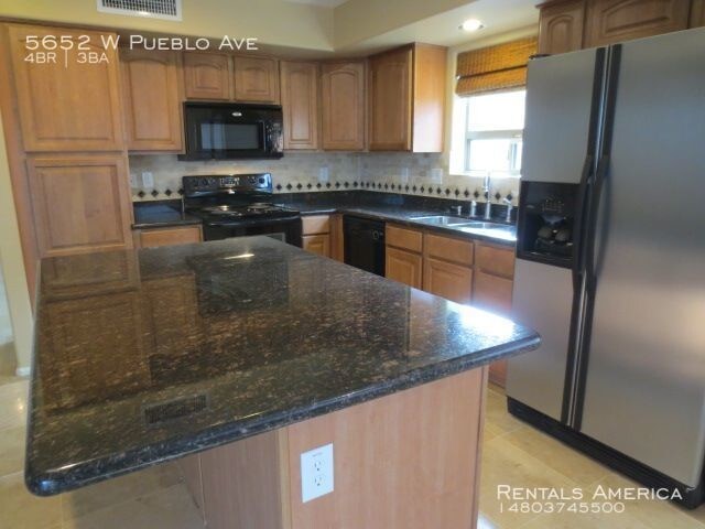 Foto del edificio - Outstanding 4/3 w Pool!