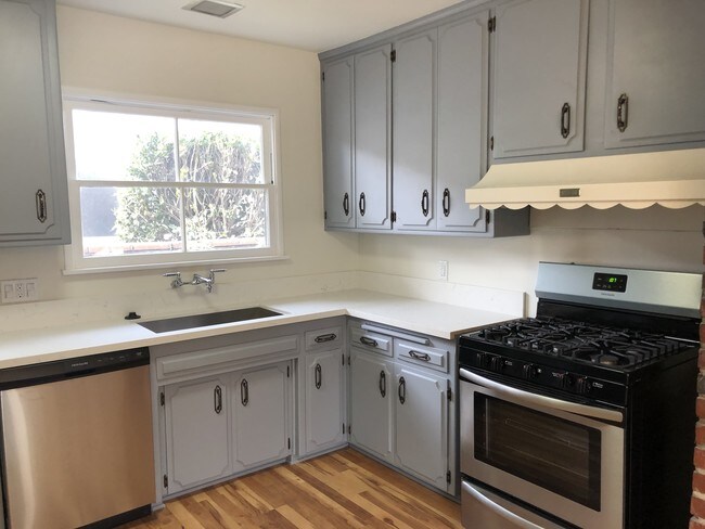 Foto del edificio - 14213 Leadwell St