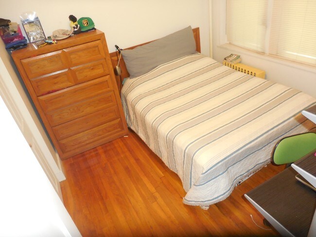 Foto del edificio - 76 Glenville Ave