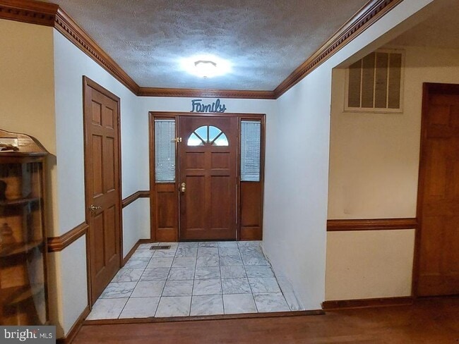 Foto del edificio - 311 Yorktown Blvd