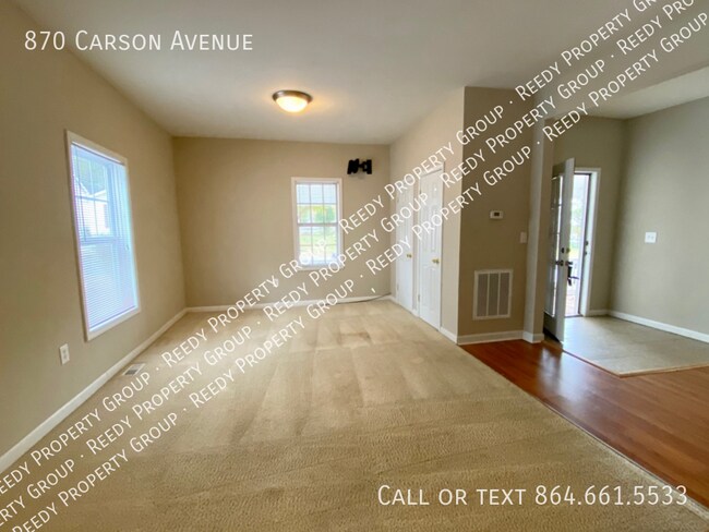 Foto del edificio - 870 Carson Ave