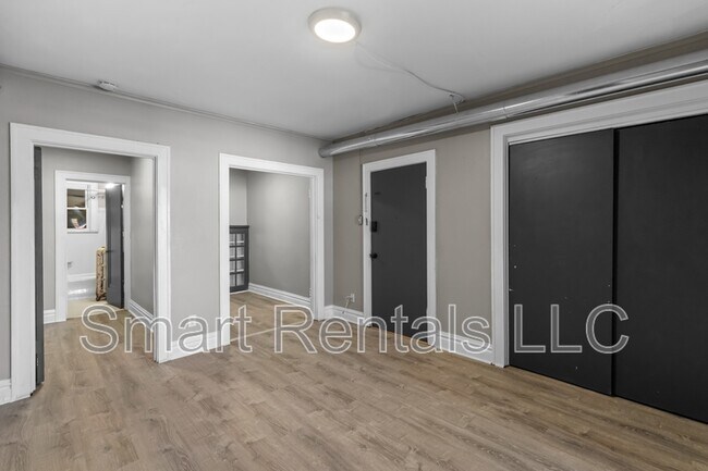 Foto del edificio - 5618 S Grand Blvd