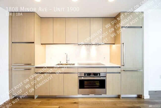 Building Photo - Spacious SE-facing 1 bedroom + den, exquis...
