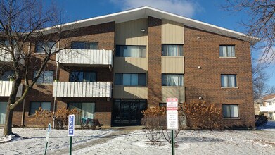 Building Photo - 1000 Bayside Dr