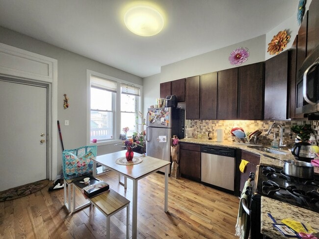 Building Photo - 1744 W 18th St