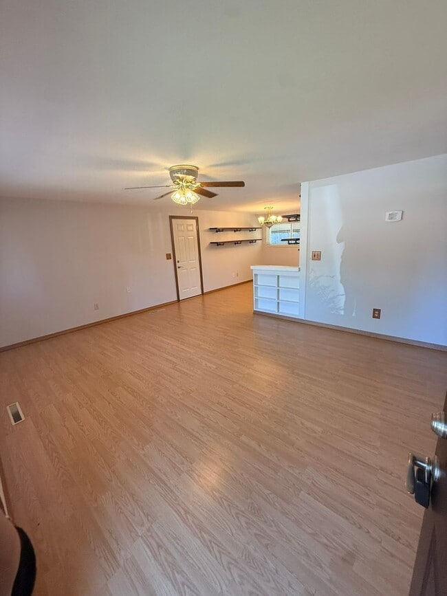 Building Photo - 4820 Rexwood Dr