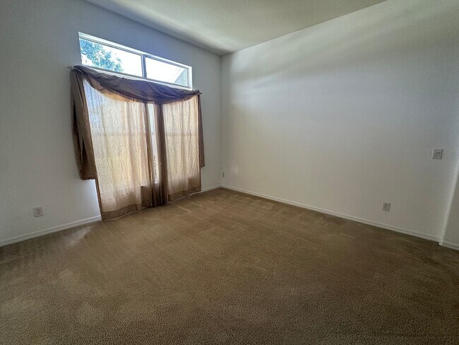 Building Photo - 4 Bedroom, 3 Bath, 3 Car Garage on 1 Acre ...