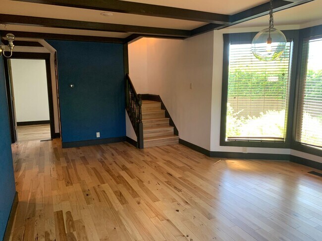 Foto del edificio - Columbia Craftsman 4 Bedroom 2.5 bath home...
