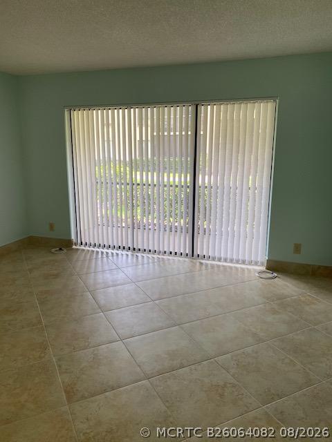 Building Photo - 201 Foxtail Dr