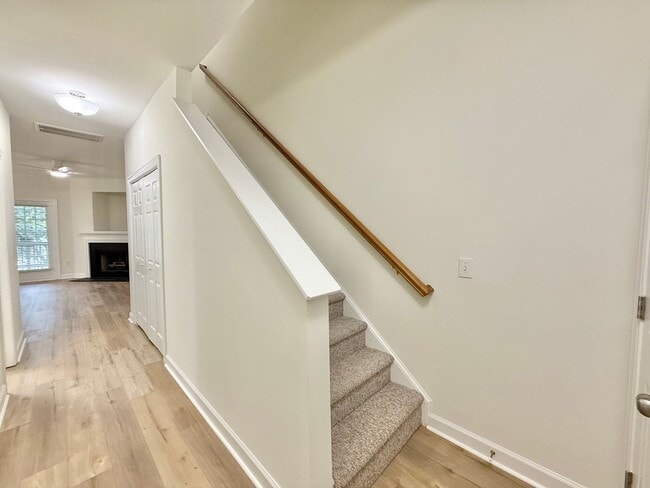 Building Photo - Newly Remodeled 3BD, 3BA Raleigh Townhome ...