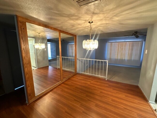 Foto del edificio - !!HALF OFF FIRST MONTH'S RENT!! Spacious 3 Bedroom 2 Bathroom Home!!!