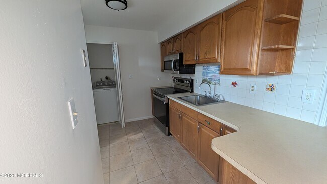 Foto del edificio - 230 Sawmill Rd