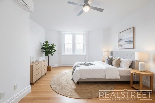 Foto del edificio - Charming Two-Bedroom Brownstone Residence