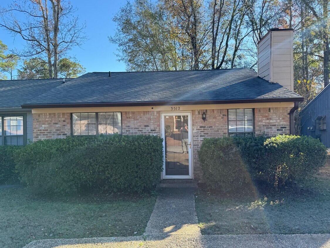 2/2 in NE Tallahassee with a fenced yard! - 2/2 in NE Tallahassee with a fenced yard!