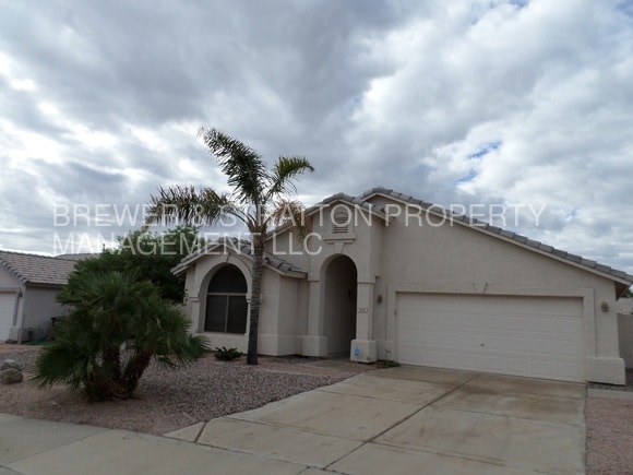 Building Photo - 602 N Piedra