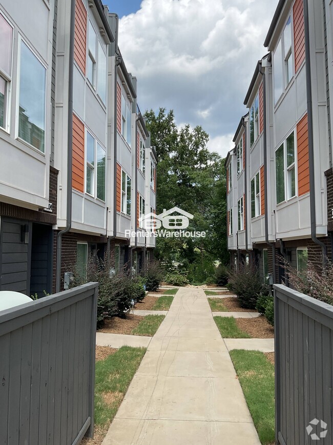 Building Photo - 1319 Millpark Ln