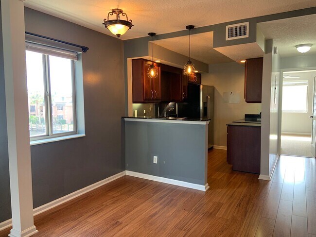 Foto del edificio - 5375 Ortega Farms Blvd