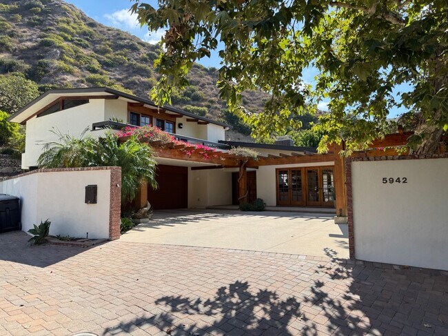 Building Photo - 5942 Paseo Cyn Dr
