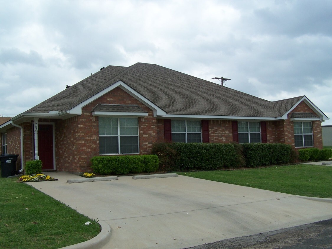 1700 Woodland Pl, Corsicana, TX 75110 Apartments in Corsicana, TX