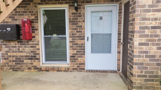 Foto del edificio - "Charming 2-Bed, 2-Bath Haven in Huntsville – Your Perfect Retreat Awaits!"