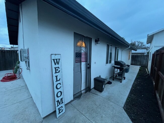 Building Photo - 125 N Walnut Ave