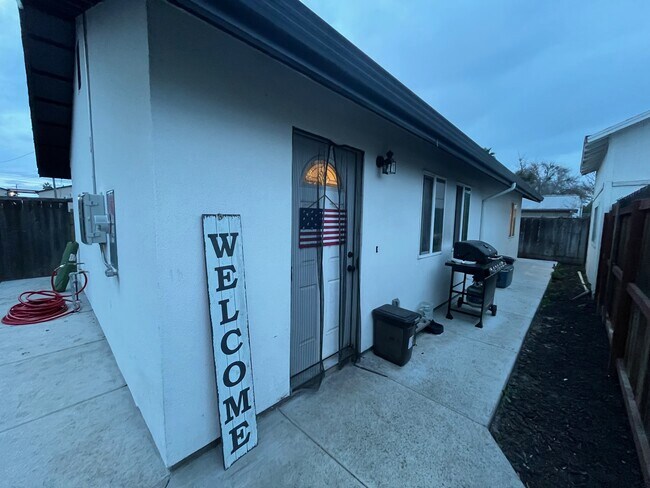 Foto del edificio - 125 N Walnut Ave