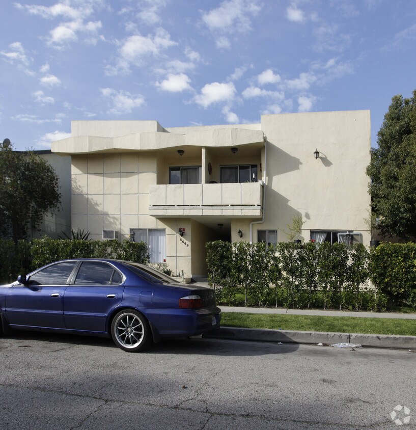 Foto del edificio - 6649 Wilkinson Ave