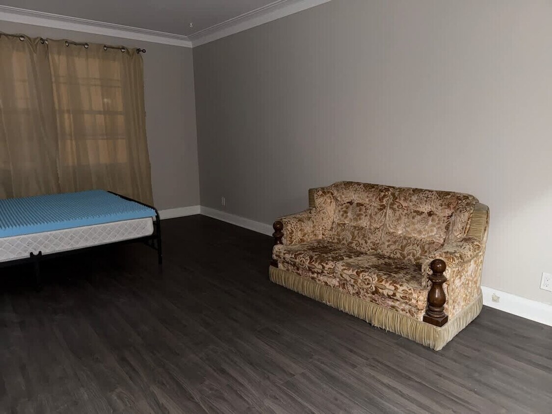 Photo principale - 1647 Bathurst St