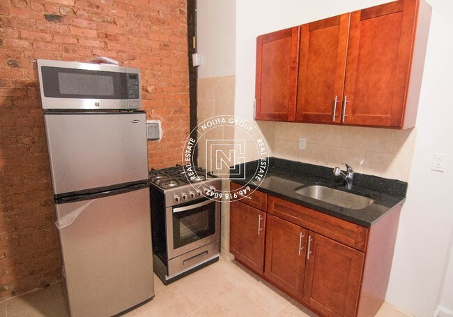 Building Photo - 356 S 1st St