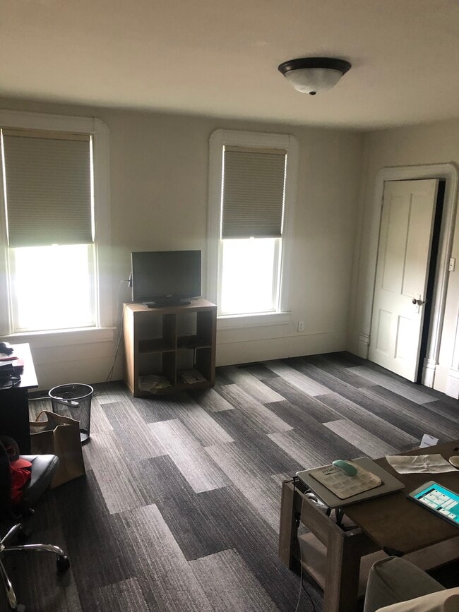 Building Photo - 807 Ellis Ave
