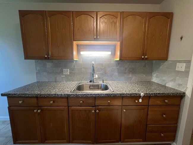 Building Photo - 1137 Oakmont Dr
