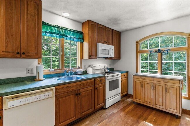 Foto del edificio - 118 Richmond Townhouse Rd