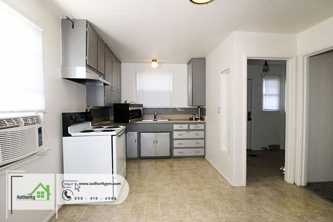 Building Photo - 2970 Anita St