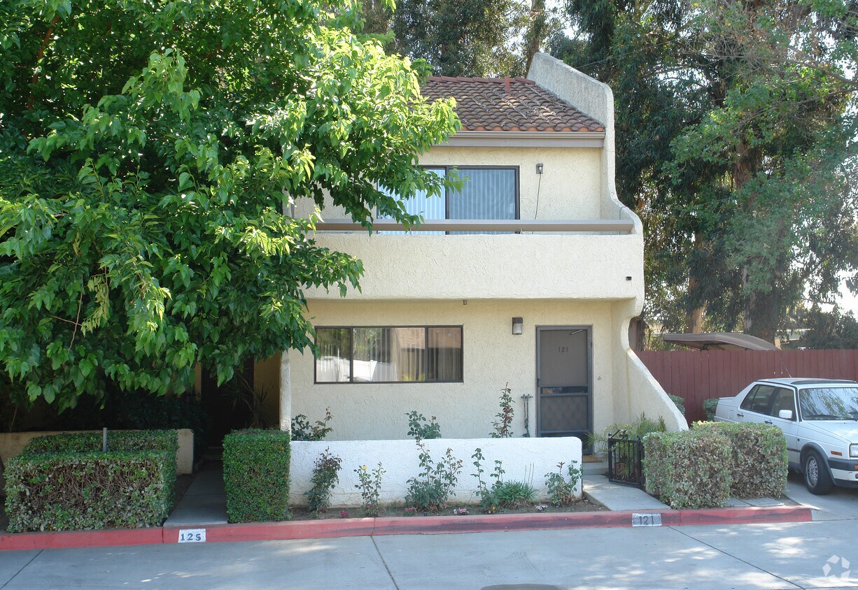 Foto del edificio - 121 Dale Ct