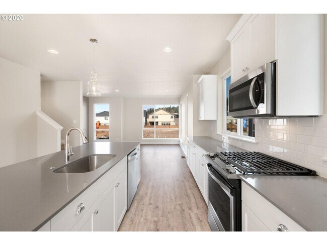 Building Photo - Be the 1st Person to live in this Newly Constructed Beautiful Townhouse!